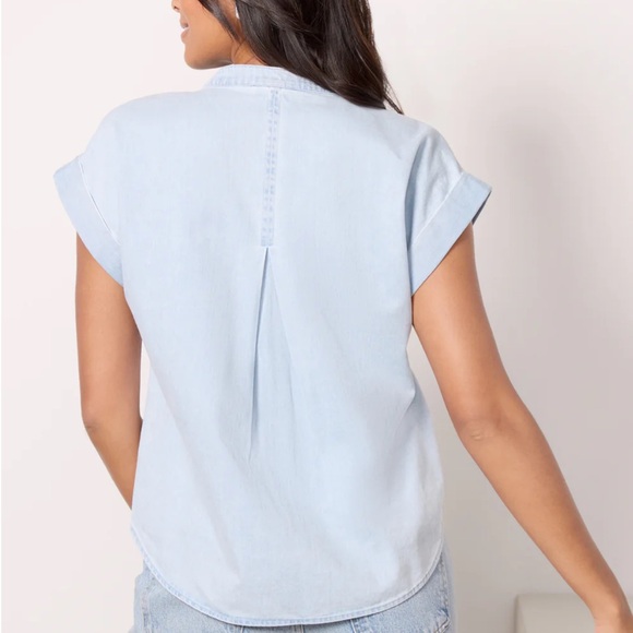 Cloth & Stone Denim Split Neck Top in Coastal Mist Wash - Picture 4 of 5
